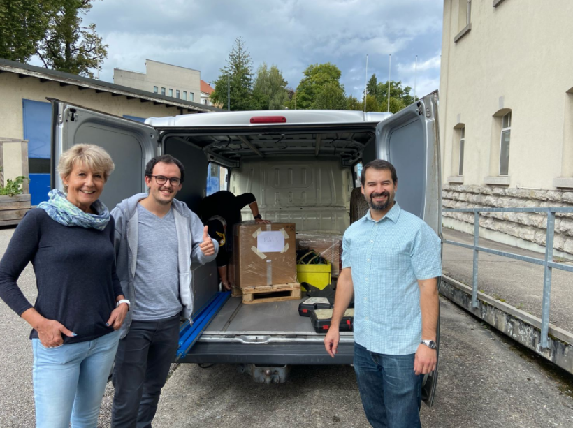 Happy faces Florence, Ludo and Ricardo after loading our latest shipment to Bulgaria😍😍

#Teamwork #thisislsinstruments #lightscattering