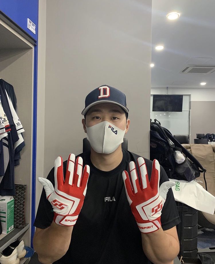 salt_bears's tweet photo. 야선들 협찬사진 찍는 거 웃겨죽겠다 정말 https://t.co/mrofVAwc1d