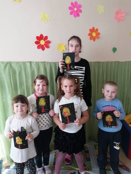 srcnes1's tweet image. #mspno На занятии кружка «Не сидим сложа руки» ребята лепили осеннее дерево способом пластилинография. Практически у всех ребят все получилось.