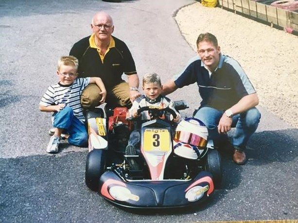 Lisaaspork1's tweet photo. Congratulations with your birthday @Max33Verstappen I wish you the best and I hope that your birthday present will be a late one and is a world championship! Have a nice birthday max @VerstappenCOM @F1 @redbullNED #congratsmax #MaxVerstappen #birthday #idol #f1 https://t.co/nytcHXAaJf