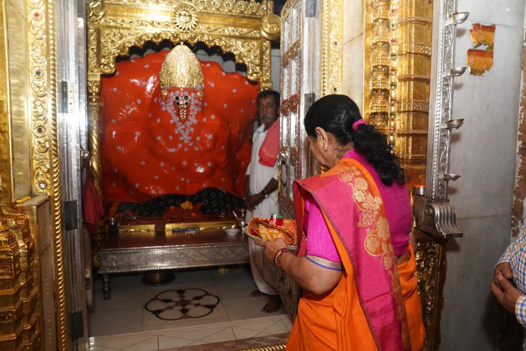Nimaben_BJP's tweet photo. માતાના મઢ ખાતે પ્રસિદ્ધ મંદિર કચ્છી કુળદેવી જગત જનની આશાપુરા માતાજીના દર્શન કરી આશીર્વાદ મેળવ્યા અને જનહિત માટે મનોકામના કરી.

જય મા આશાપુરા https://t.co/3a78ntf1q0