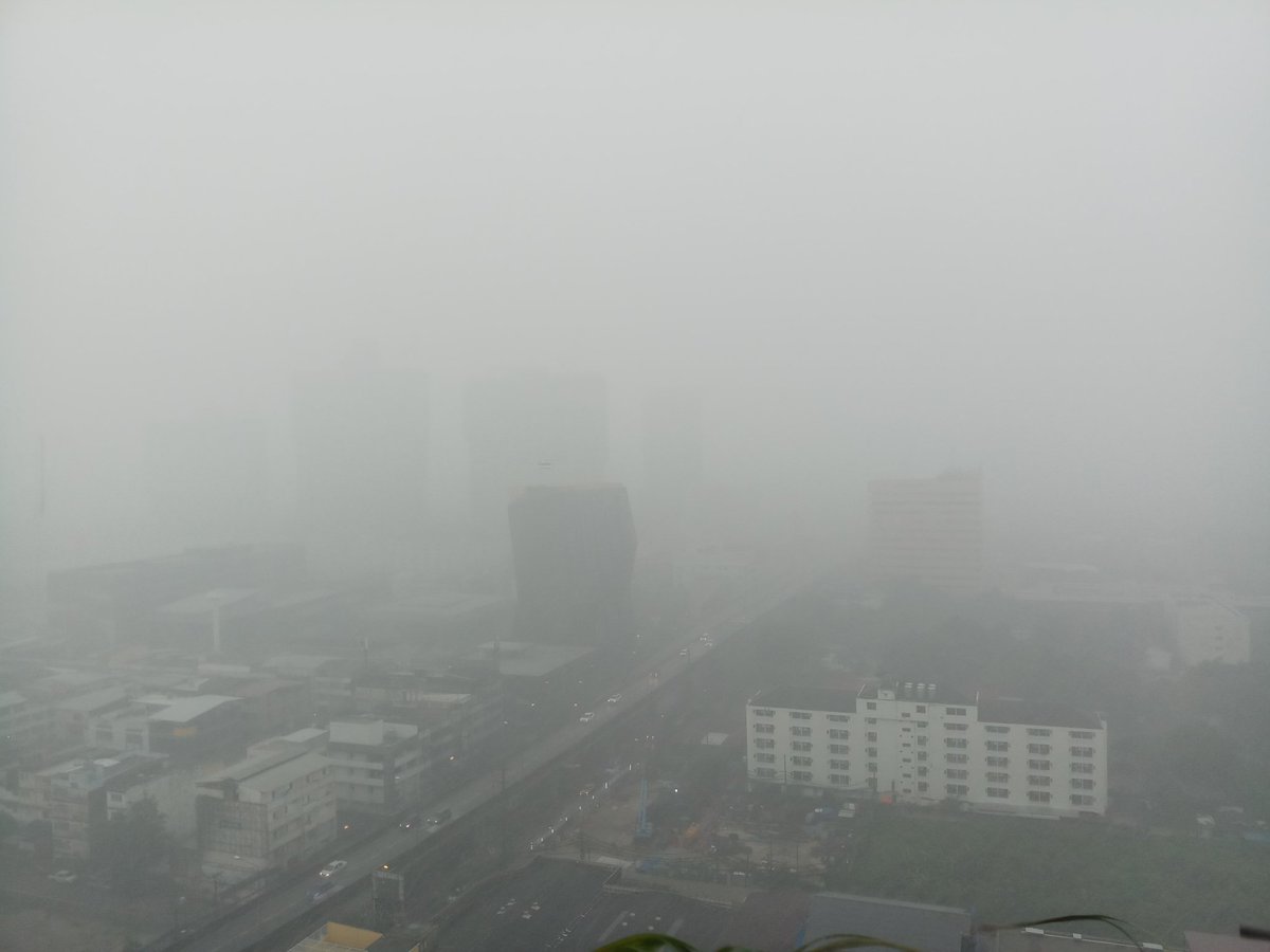 Sony1678Sri's tweet photo. @js100radio #รามคำแหง79 ฝนตกหนักมาก https://t.co/BmfLkTtU5S