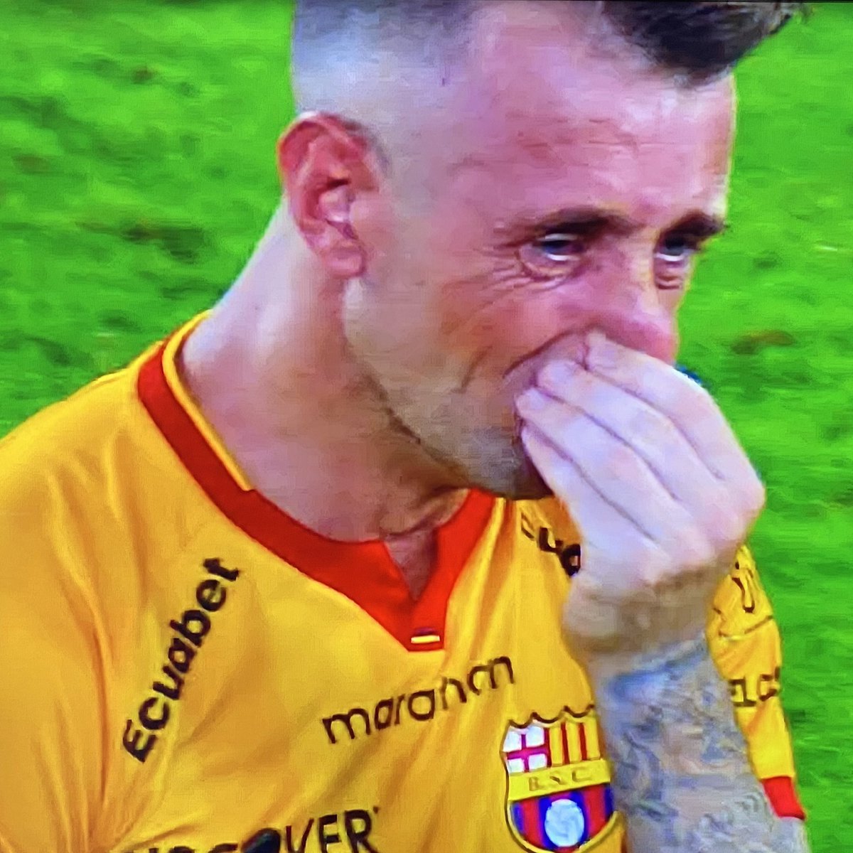 HernanGali12's tweet image. Lamentablemente los jugadores tenemos fecha de vencimiento, al kitu le quedarán pocas chances de poder jugar una final y el lo sabe, creo q por eso las lagrimas. Si yo pudiese elegir, elegiría siempre a jugadores q salgan así en la derrota, porq si duele importa.