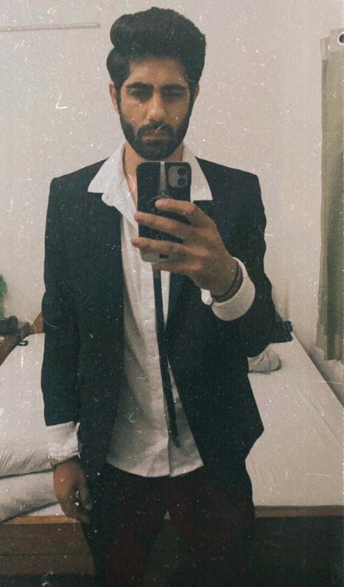 Anne_OT7Stan's tweet photo. ❤✨My Mrng wid these lovely pics✨❤

☺He is looking PyaaRra as always and what an outfit yarr😍, looking so handsome Rraruuu😚

💓Precious💓

#RrahulSudhir
#RraArmy
#RraContent https://t.co/KUOEjLxRfH