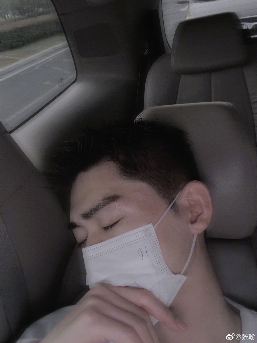 trangtran_99's tweet photo. Buổi sáng~buồn ngủ....... 
Chắc hôm qua quay show về muộn đây mà🥺
Giữ gìn sức khỏe nhé Boss🤭
#张翰 #zhanghan https://t.co/qltEmf649M