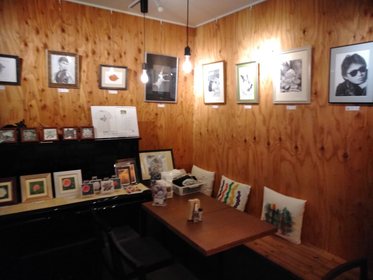 CaffeU_U's tweet photo. 令和3年9月30日木曜日
みなさま、こんにちは
本日もみなさまの日常の息抜きタイムにどうぞ、ご検討ください
今日で9月の展示も千秋楽です
本日も佳い１日をお迎えください
#カフェ #茗荷谷 #文京区大塚 #采食 #顕美 #色鉛筆アート #rumie https://t.co/4SfvCY6BXy