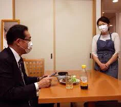 @isntdefined 昨年岸田氏自身が開示した食事風景 