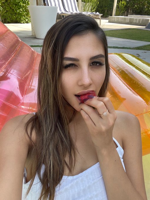 you&rsquo;re beautiful &amp; i&rsquo;m insane. https://t.co/PP5SCNNmYF<a href="/tag/newprofilepic"class="tags"><span>#newprofilepic</span></a>