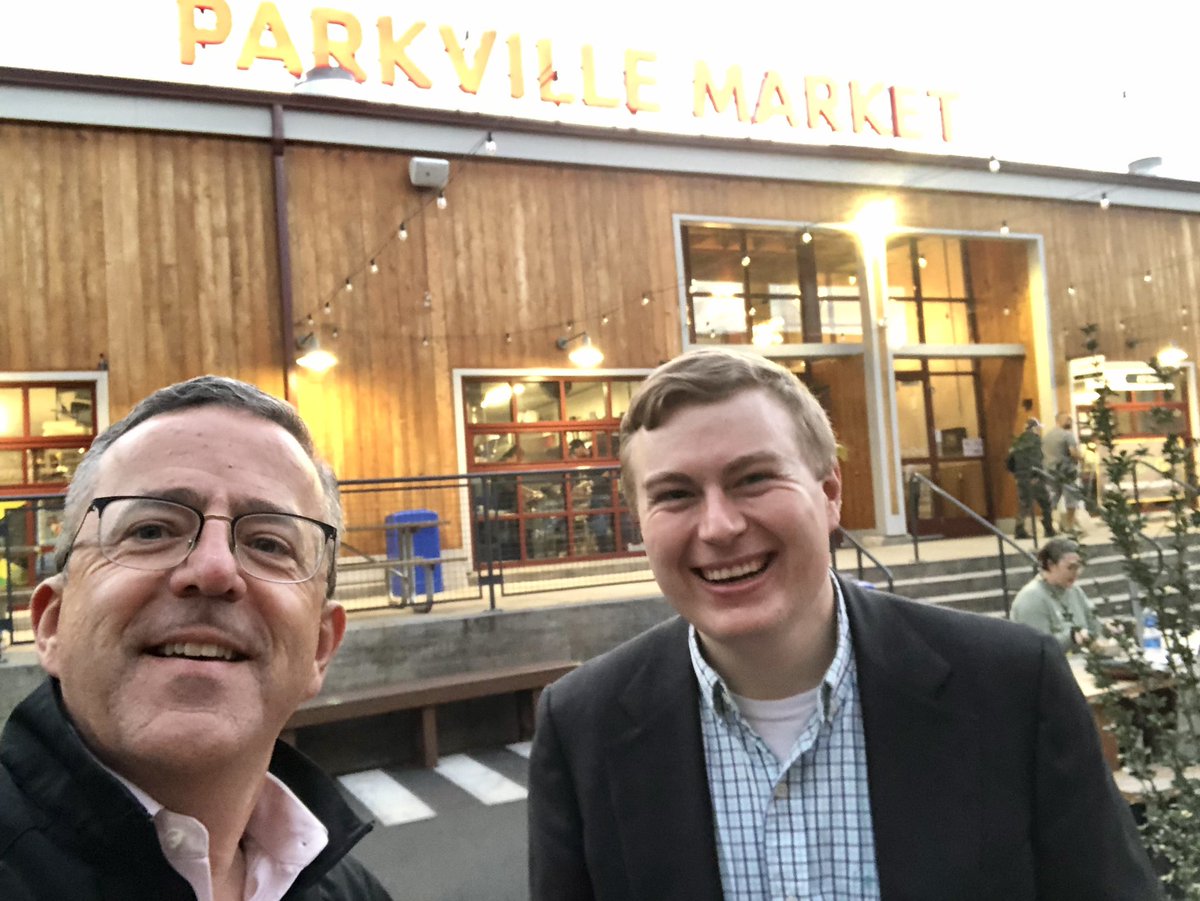 A cool autumn evening at @ParkvilleMarket with the one and only @BrianFlahertyCT.