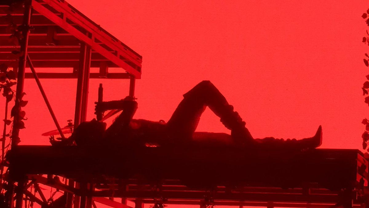 CeceNashe's tweet photo. I love herrr 💕💕💕💕💕 @Tinashe #The333Tour https://t.co/55JT5M7CSP