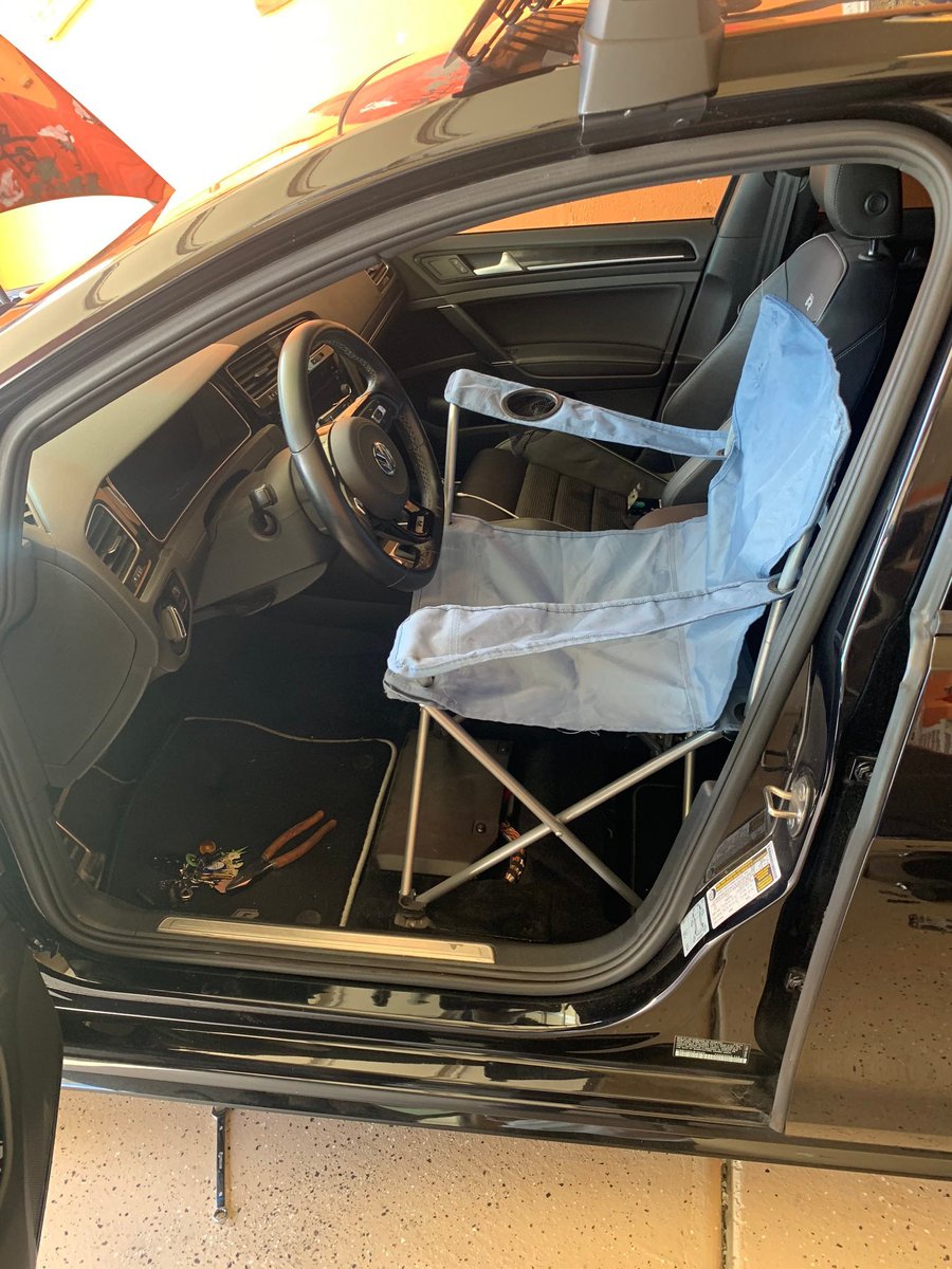 KingCossIII's tweet image. Nigga finna be rolling in that bitch like this 😂😂😂