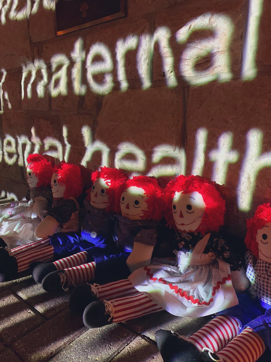 Look at these dolls sitting at the base of the <a href="/usask/">U of Saskatchewan</a> Peter MacKinnon Building. #NDTR #OrangeShirtDay