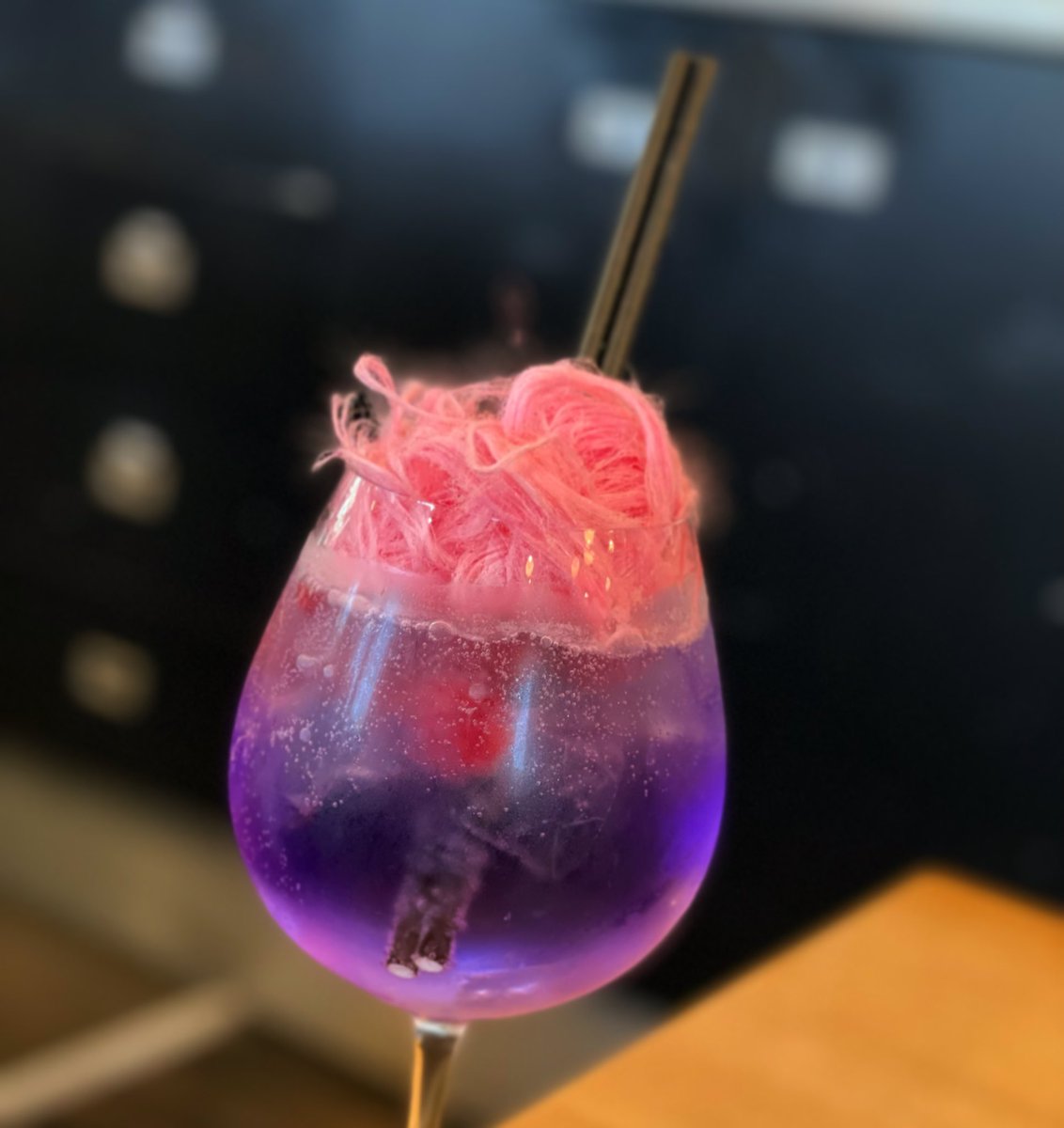 LeClassicCockta's tweet photo. Amazing cocktail @jarmerskitchen with Violet @23rdstreetdistillery Gin, Lemonade, Soda, Raspberries + Fairy Floss! Delicious! #gin #violetgin #jarmerskitchen #23rdstreetdistillery #fairyfloss #cocktails #adelaide #leclassiccocktailchics #SouthAustralia https://t.co/aBadXDoWXX