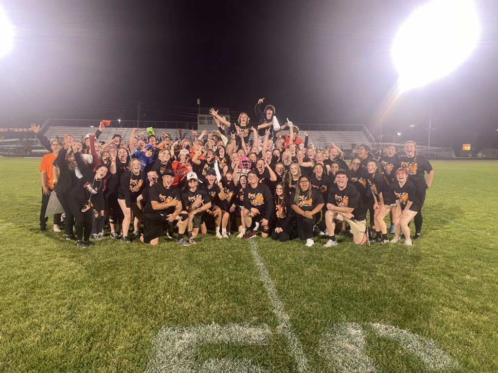 Seniors win the PPF trophy in the first ever battle of juniors vs seniors!Congrats ladies!!! <a href="/MCHS156/">McHenry</a> #PPF2021