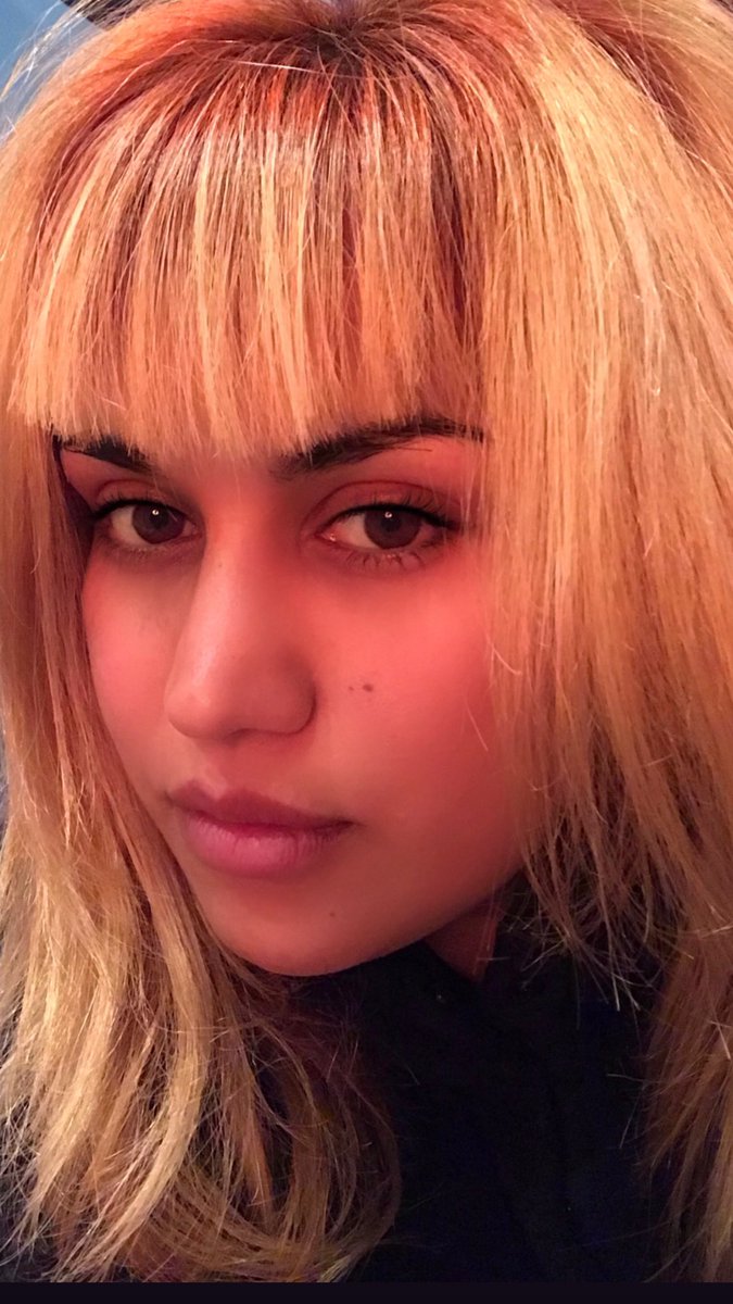 Nicdali's tweet image. When you are a hairstylist and you trim your own bags 🥰 #bangtrim