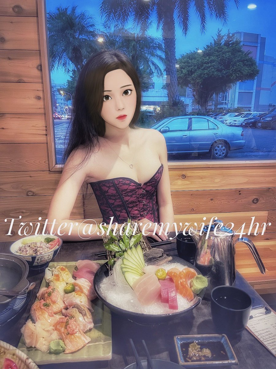 還記得那時隔壁桌坐著一對老夫妻，阿伯👨🏼‍🦳整場吃飯都不看碗裡的捏，一低頭眼神👀就一直飄忽過來，都不擔心被他老婆甩巴掌的捏‼️🙄🙄🙄 https://t.co/VVlRWBBs6q