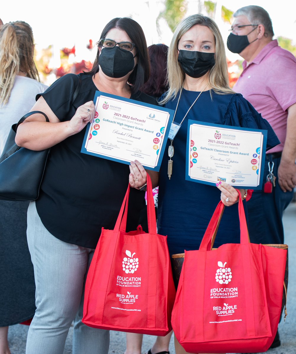 EducationFdnPBC's tweet photo. Congratulations to all #GoTeach Classroom Grant Award Recipients.  It was a great night to honor teacher innovation. Thanks to Tracey Benson Photography for capturing the magical moments.  #YOUREducationFoundation @FlaEduFoundtns @pbcsd https://t.co/qsxMgakGEs