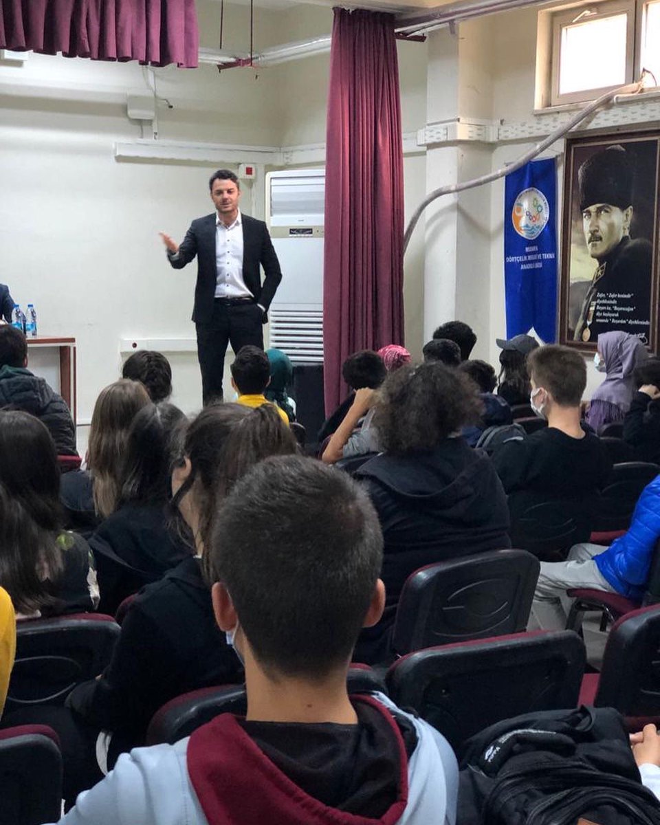 mdmtalhio's tweet photo. Halkla İlişkiler alan öğrencilerine sektör temsilcisi Limak Uludağ Kurumsal İletişim Müdürü Yusuf Ziya İnce iletişim temalı seminer verdi. @serkangur_ist @bursailmem @MudanyaMem @bursamte @baltintas16 @MetinSEZER_16 @bursailmemarge @islamalparslan https://t.co/nC3bsnBw6h