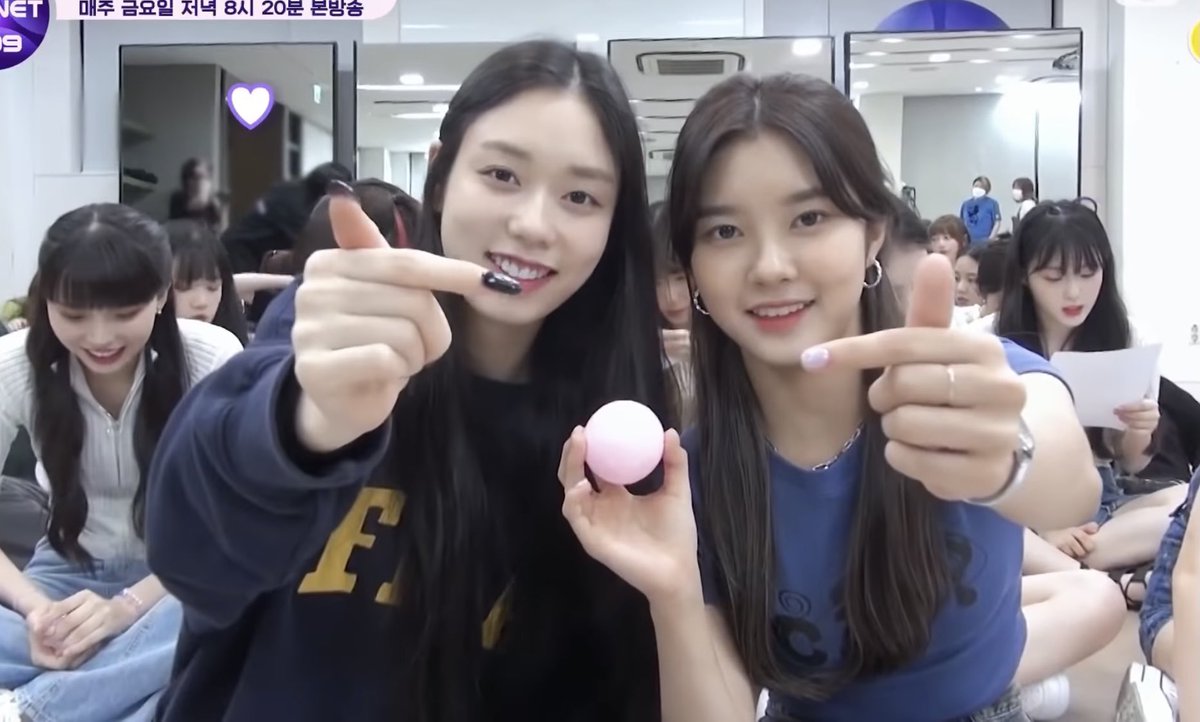 for_kimdoah's tweet photo. Doah &amp; Dayeon❤️ PD48 girls😊

#DOAH #도아 #김도아 #FANATICS #파나틱스 https://t.co/Fj4yJsHGVo
