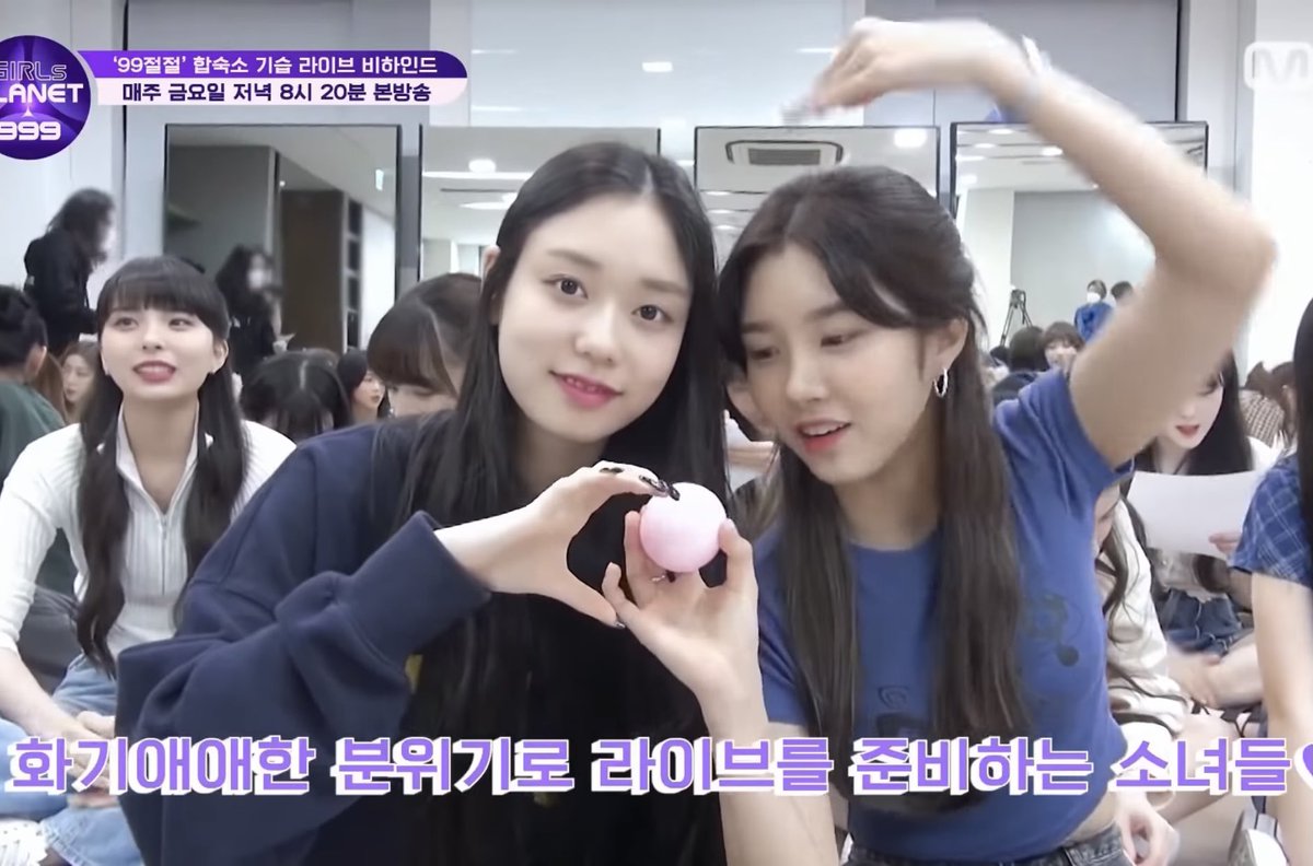 for_kimdoah's tweet photo. Doah &amp; Dayeon❤️ PD48 girls😊

#DOAH #도아 #김도아 #FANATICS #파나틱스 https://t.co/Fj4yJsHGVo