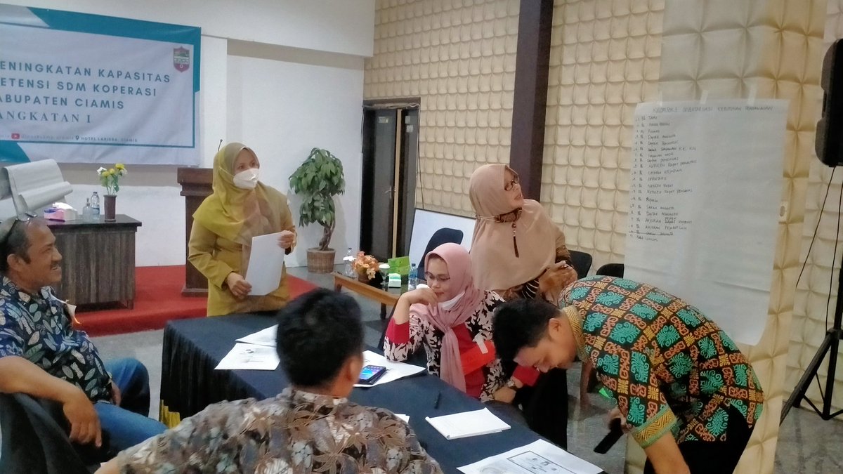 ElisHoerur's tweet photo. 21- 23 September 2021
Pelatihan perkoperasian angkatan 1 untuk pengawas koperasi kabupaten ciamis

@KemenkopUKM
@deputiperkoperasian
@penyuluhkoperasi
#KoperasiModern
#deputiperkoperasian
#Kementerian Koperasi dan UKM
#kemenkopukm
#depcoop
#ppkljawabarat
#ppklciamis https://t.co/GH1yR6uABT
