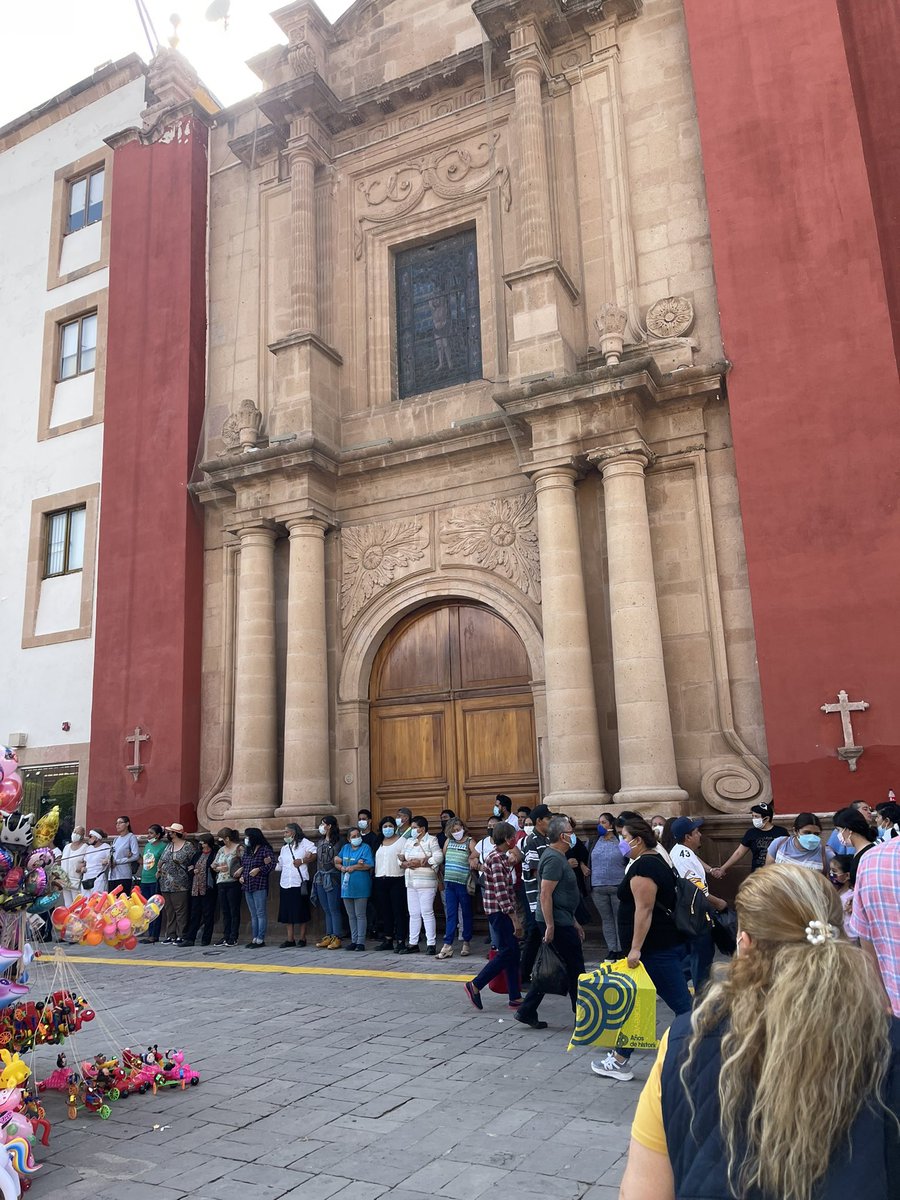 CarlRamirezA's tweet photo. ¡Valientes! 

Católicos de todo México salieron a defender los templos…salieron a defender la FE. Cristeros del siglo XXI. 

¡VCR! https://t.co/y2CEHnvEOM