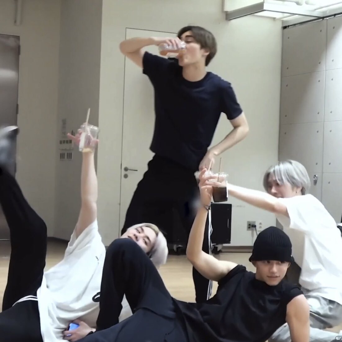 รูปเดียว แต่งจอยได้ 100 เรื่อง 555555555555