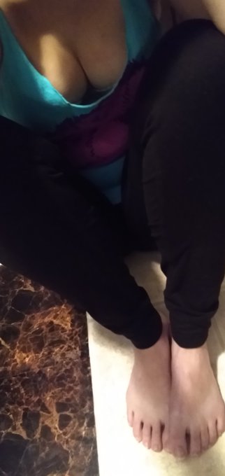 Cleavage and Feet? What more do you want. Featuring 31freaks shirt! #glp #31freaks #feet #feetworshi̇p<a href="/tag/feet"class="tags"><span>#feet</span></a><a href="/tag/cleavage"class="tags"><span>#cleavage</span></a><a href="/tag/feetworship"class="tags"><span>#feetworship</span></a><a href="/tag/glp"class="tags"><span>#glp</span></a><a href="/tag/31freaks"class="tags"><span>#31freaks</span></a>