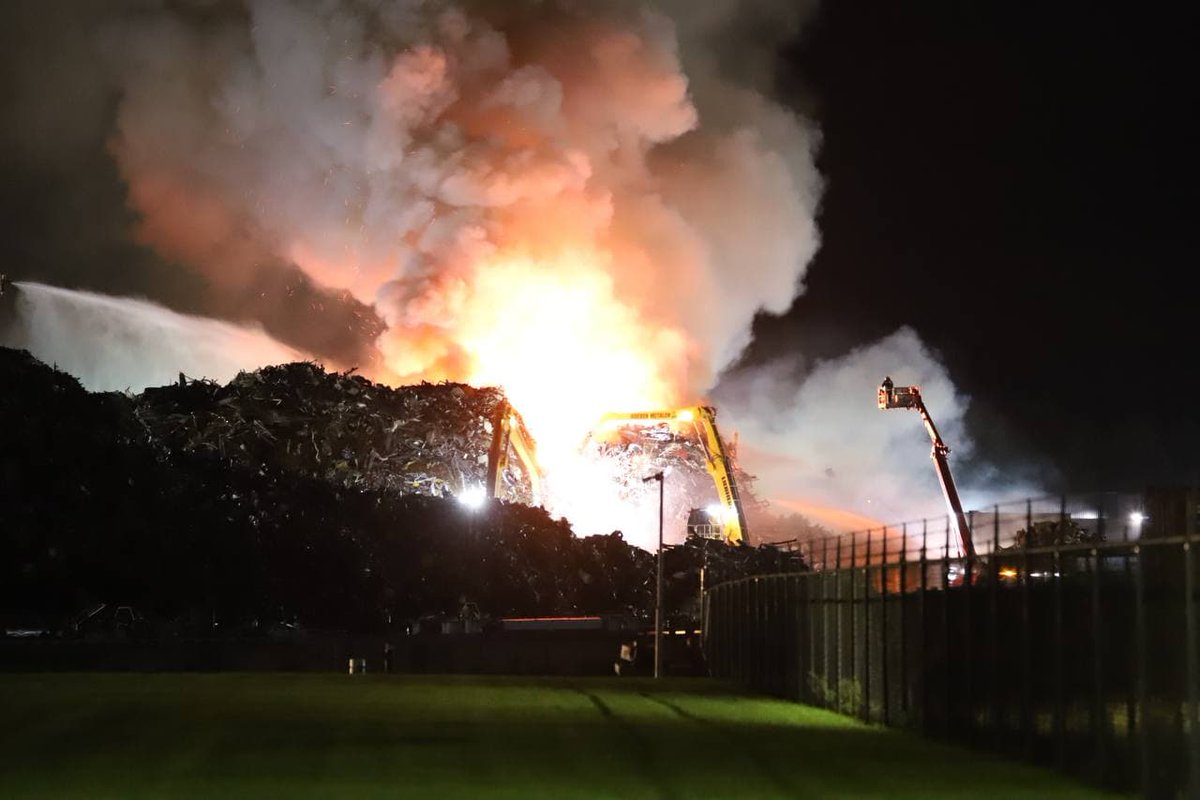 Nieuw bericht op. Grote brand bij Hoeben metaal in Kampen