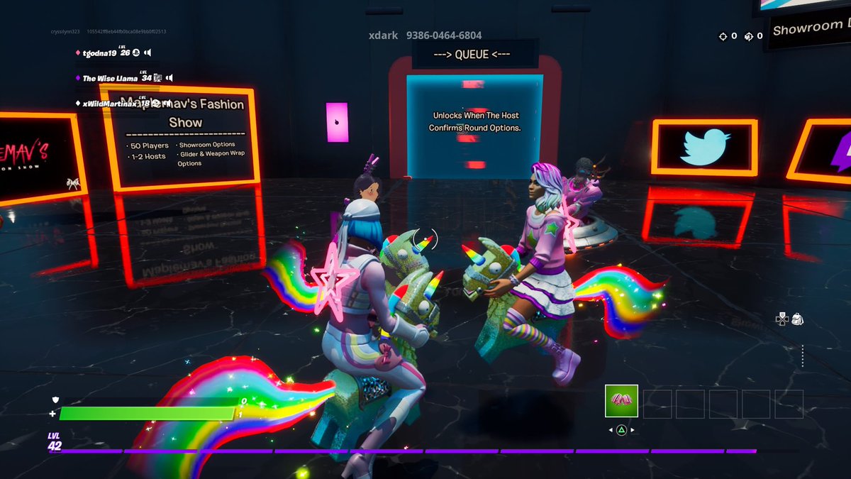 nilatsyrc87's tweet image. I love that it’s almost 1am and I’m in a #Fortnite fashion show on the amazing stream of @kaseyma__ 💖 #PinkSquad 

twitch.tv/kaseyma