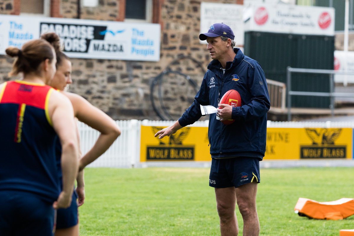 CrowsAFLW's tweet image. Back to work 😍

#crowsaflw #weflyasone