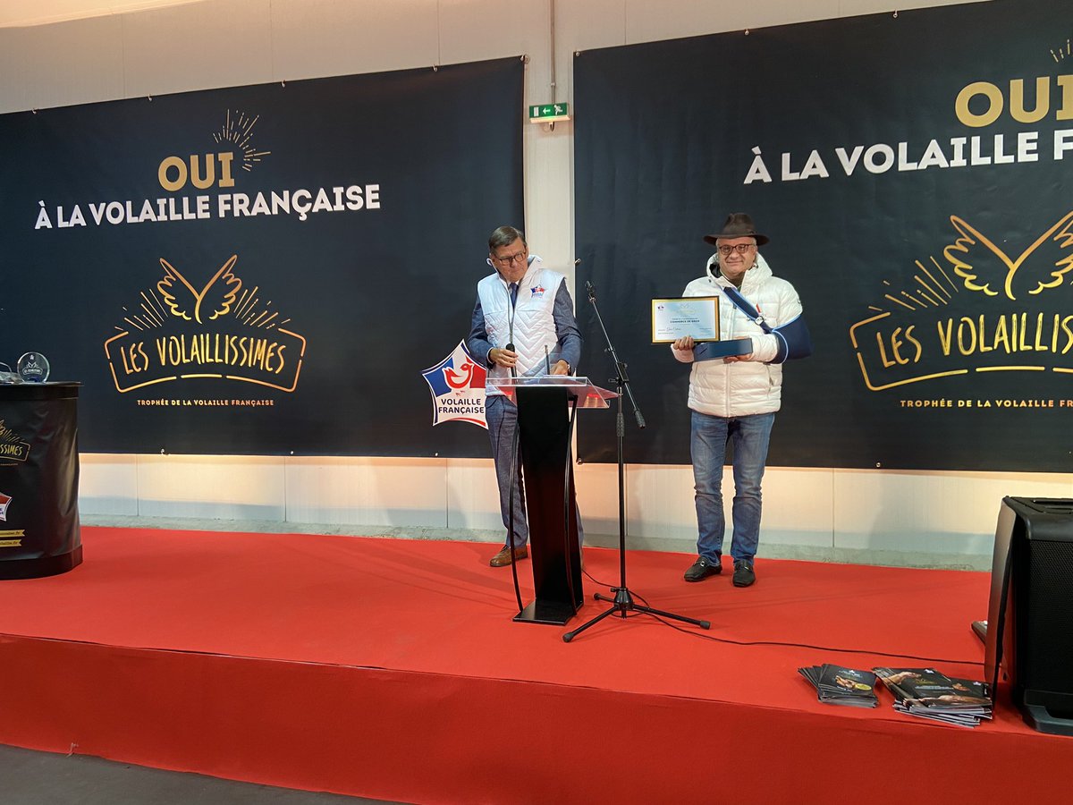 Remise des trophées 🏆 #LesVolaillissimes afin de promouvoir la Volaille #MadeInFrance <a href="/groupe_avigros/">AVIGROS</a> <a href="/Ginocatena/">Catena Gino</a>