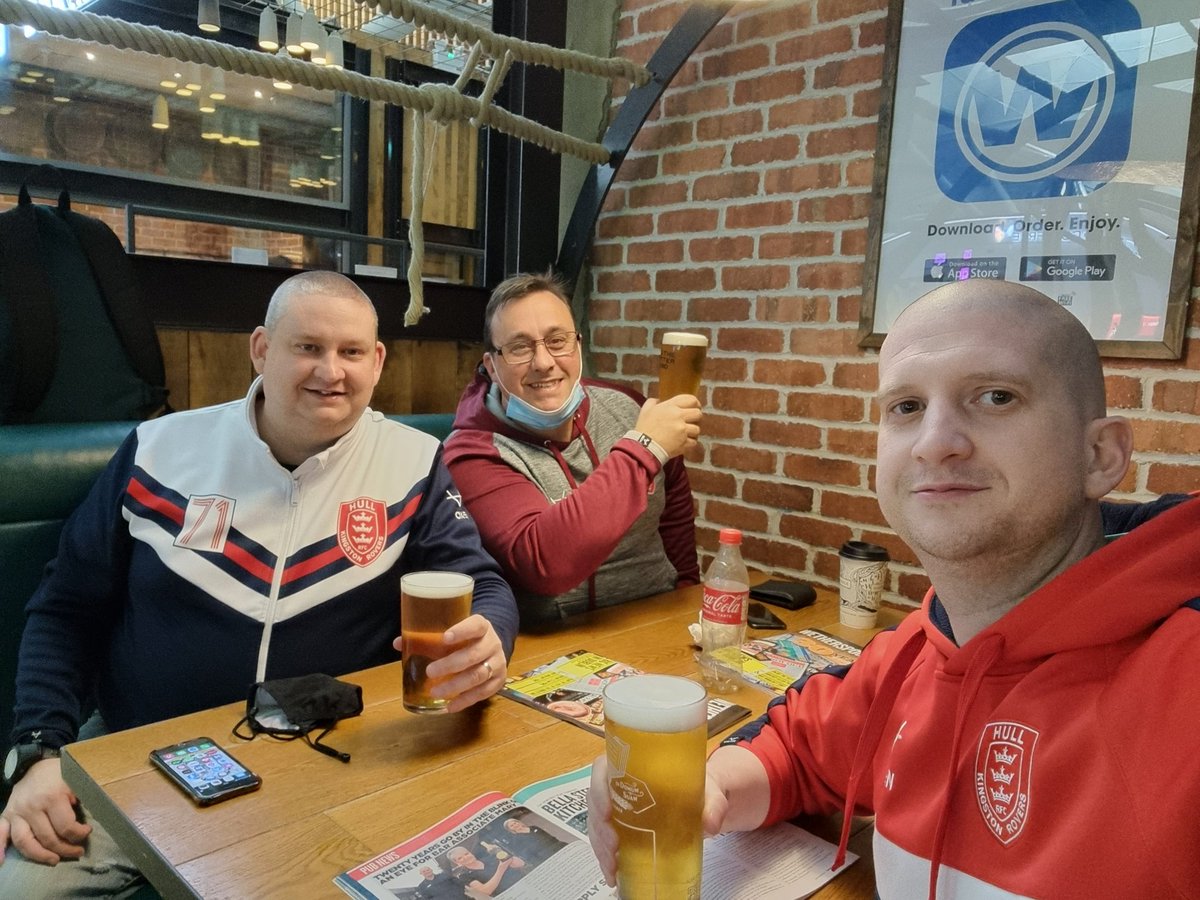 matt7678's tweet photo. @podcast_robin Already at Stansted first beer 0345 https://t.co/1uXL6KjdOO