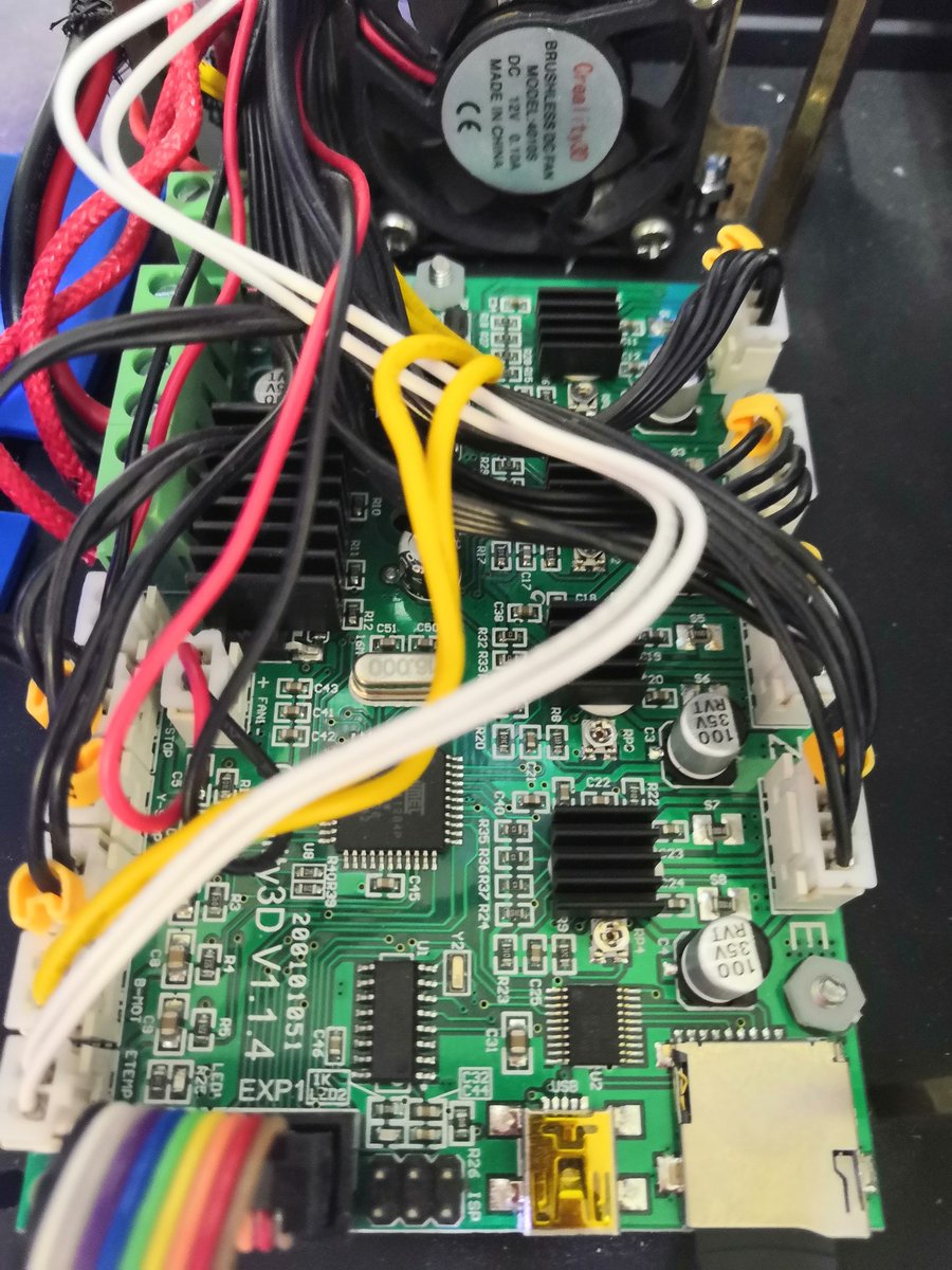 maybay747's tweet photo. 交換した基板はEnder2の操作パネルでは動作しませんでしたので、それ用のパネルを買ったのですが、ずっとむき出しのまま使ってました😅
てなわけで、箱を作りました。
しかし、高さのあるものは時間かかるんだよね。昨夜ほったらかしにして、6時間24分で完成。
#3Dプリンター
#Ender2 https://t.co/TXnPA5MYLA
