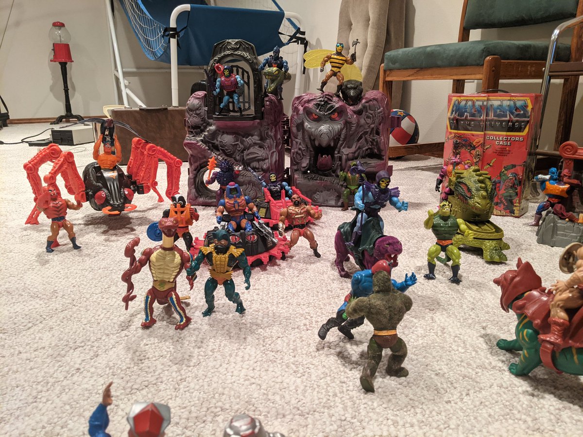 kryptonitekelbz's tweet photo. Battle for Eternia broke out today. 😂❤️ #MOTU #80sToys #Retro #MyToyBox https://t.co/46kfyaGMvR
