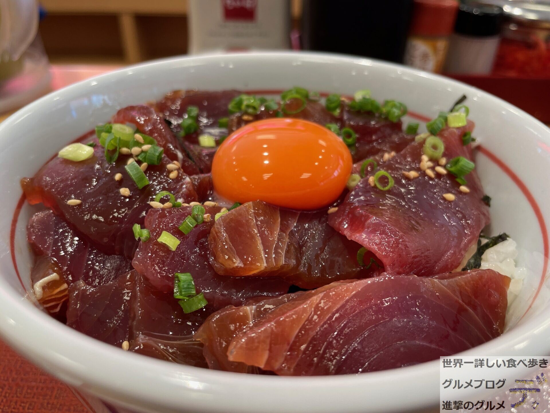 進撃のグルメ 世界一詳しい食べ歩きグルメブロガー 漬けかつお丼 特盛 990円 21年9月30日発売 なか卯の期間限定メニュー 一本釣り のかつおを特製たれにじっくり漬け込み ご飯が進む味わいに仕上げました 濃厚なコクと色鮮やかなオレンジ