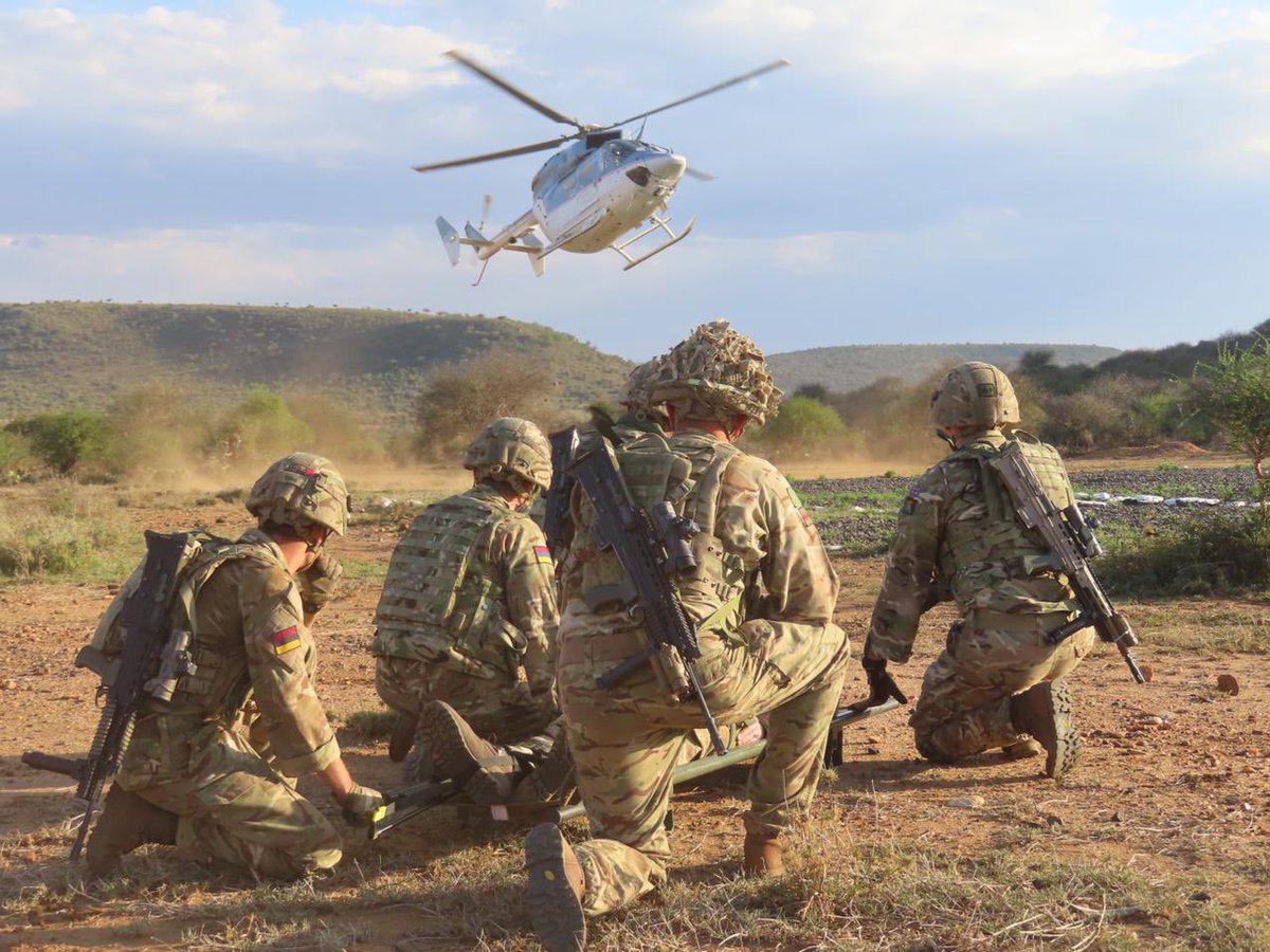 Working closely with @MOH_Kenya, @ArmyMedServices & @OlPejeta, MEDEVACs are rehearsed on #ASKARISTORM.

#WeareSkilled isn't just a phrase, it means your fellow #Riflemen can rely on you to ensure they make it home, both on exercise and on ops. 

#LaserFocusedOnWinning #Respect