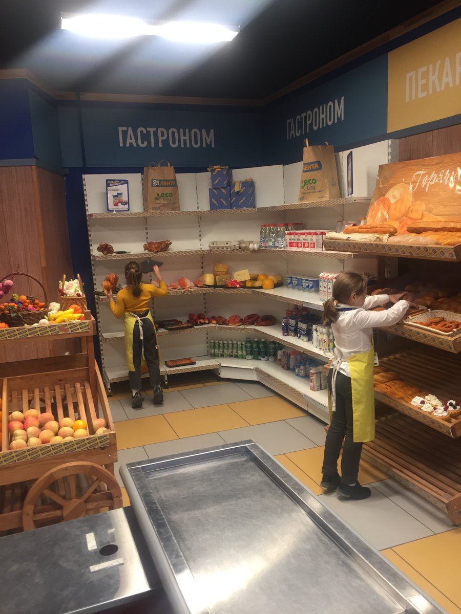 gbousosh7's tweet photo. С целью ранней профориентации обучающиеся ГБОУ СОШ №7 г.Кинеля 28.09.2021 г. посетили «Чадоград – город профессий». Наставники рассказали детям о разнообразных профессиях, провели практические занятия. Ребята с интересом  «осваивали» профессии! https://t.co/rKxczJs7Tt