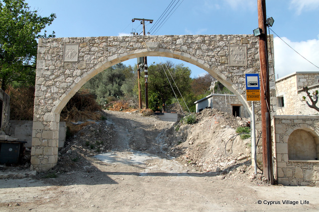 photosofcyprus's tweet photo. The iconic stone arch in Filousa Chrysochous Village #Cyprus #Filousa #Paphos #Villages #Culture #History #Travel #Holidays #Wanderlust https://t.co/BzNtSKibuE
