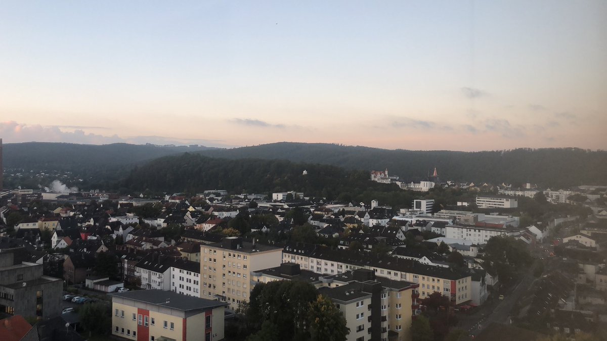 andreaEUGS's tweet photo. Heute Morgen im #govlab! Welche digitalen Skills 💻 benötigen die Azubis 👩💻🧑💻der @BezRegArnsberg & wie können wir ihr digitales Kompetenzniveau feststellen 🤷♀️?Ich freue mich auf einen spannenden Austausch ❤️🇪🇺❤️ https://t.co/gL6k7OGhMp