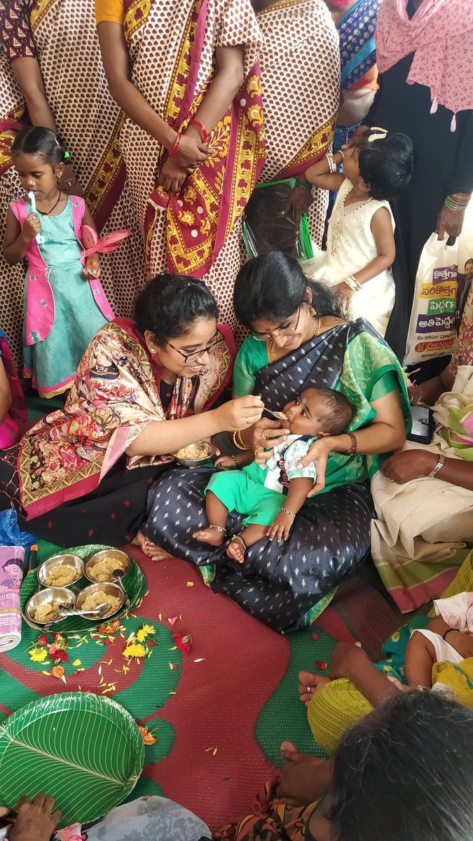 ICDS_Devarkonda's tweet photo. #PosshanMaah2021
#ICDSDevarakondaProjectNLG
ప్రాజెక్ట్ స్థాయిలో దేవరకొండ మండలం తాటికోల్ గ్రా"లో అన్నప్రసాన్న &amp; అక్షరాభ్యాస కార్యక్రమాలు జరిగాయి.ఈ కార్యక్రమంలో ప్రాజెక్ట్ అధికారిని అనురాధ గారు, గ్రామసర్పంచ్ ధనలక���ష్మి గారు, ప్రాజెక్ట్ సూపర్ వైసర్స్, టీచర్స్ గ్రామస్థులు పాల్గొన్నారు https://t.co/P51GXvST1l