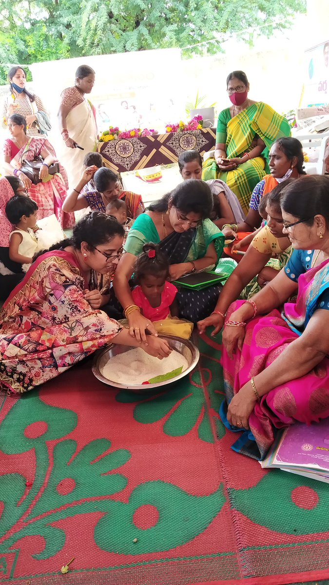 ICDS_Devarkonda's tweet photo. #PosshanMaah2021
#ICDSDevarakondaProjectNLG
ప్రాజెక్ట్ స్థాయిలో దేవరకొండ మండలం తాటికోల్ గ్రా"లో అన్నప్రసాన్న &amp; అక్షరాభ్యాస కార్యక్రమాలు జరిగాయి.ఈ కార్యక్రమంలో ప్రాజెక్ట్ అధికారిని అనురాధ గారు, గ్రామసర్పంచ్ ధనలక���ష్మి గారు, ప్రాజెక్ట్ సూపర్ వైసర్స్, టీచర్స్ గ్రామస్థులు పాల్గొన్నారు https://t.co/P51GXvST1l