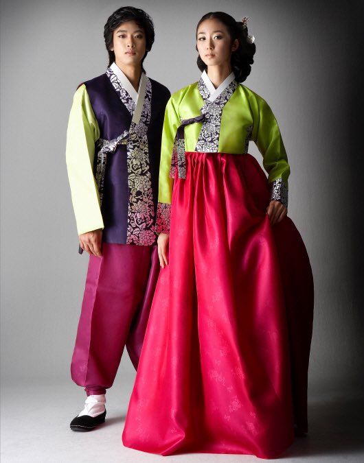 날도 좋고 하니 옛날 얘기 좀 해볼까요ㅎㅎ
기로에의 시작은 2004년!
당시엔 ‘여백’ 이라는 이름으로 전통한복, 혼수한복을 했었어요.
그때 찍었던 한복 화보가 블로그에 남아있었네요!