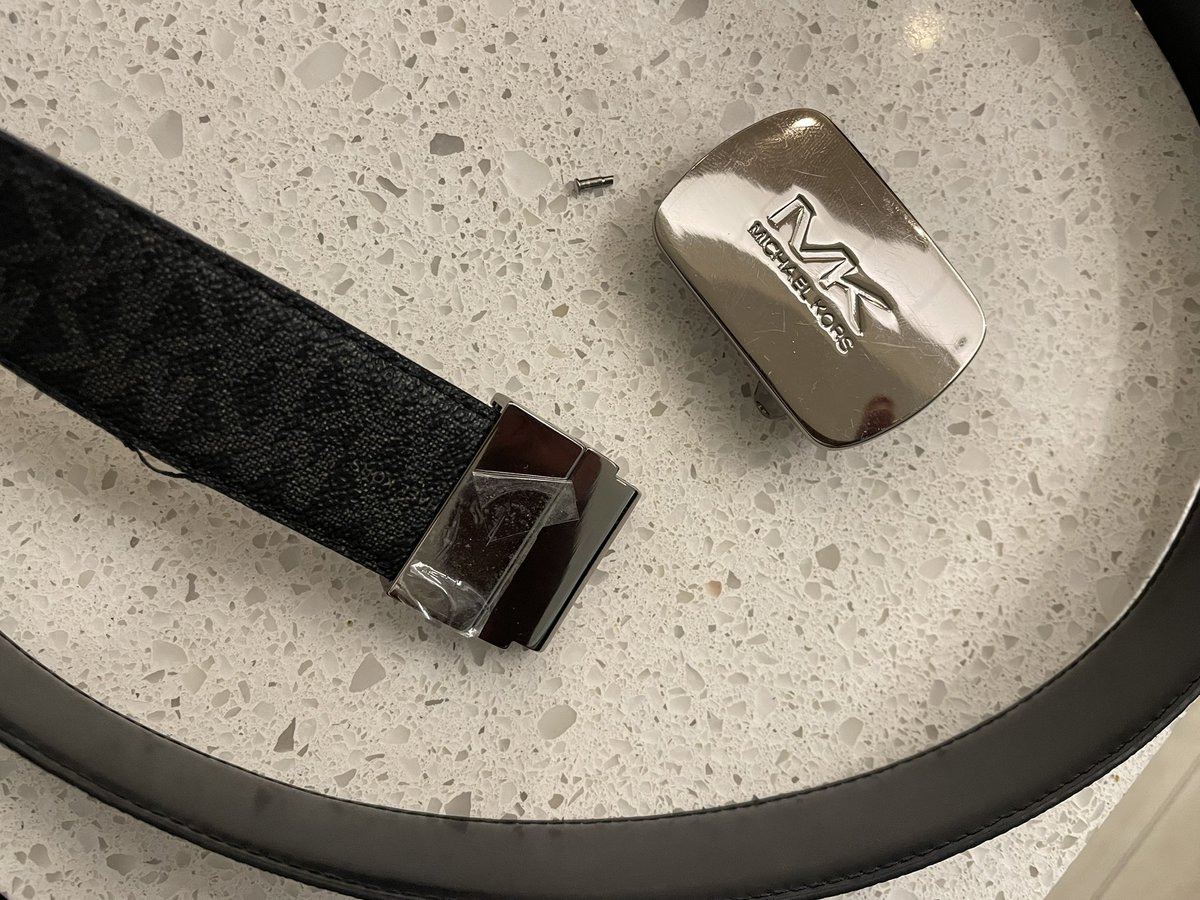 ato_stanhope's tweet photo. @MichaelKors y’all gonna make bad products now on? Am highly disappointed. I just bought your belt about 2wks ago , wore it and boom the belts just broke right in the middle of a meeting! How embarrassing is that when your coworkers making fun of you not wearing good stuff , sad. https://t.co/Swidm2Iajg