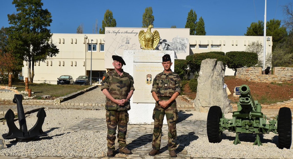 CDC3RAMa's tweet photo. Le #3RAMa a reçu la visite du général LE ROUX de par ses prérogatives de COMBdD.Toutes les caractéristiques du domaine soutien et infrastructures ont été abordées. Concourant directement à la #CapaOps et à la #CondiPers, le soutien reste au cœur des préoccupations du commandement https://t.co/R32faBLsbd