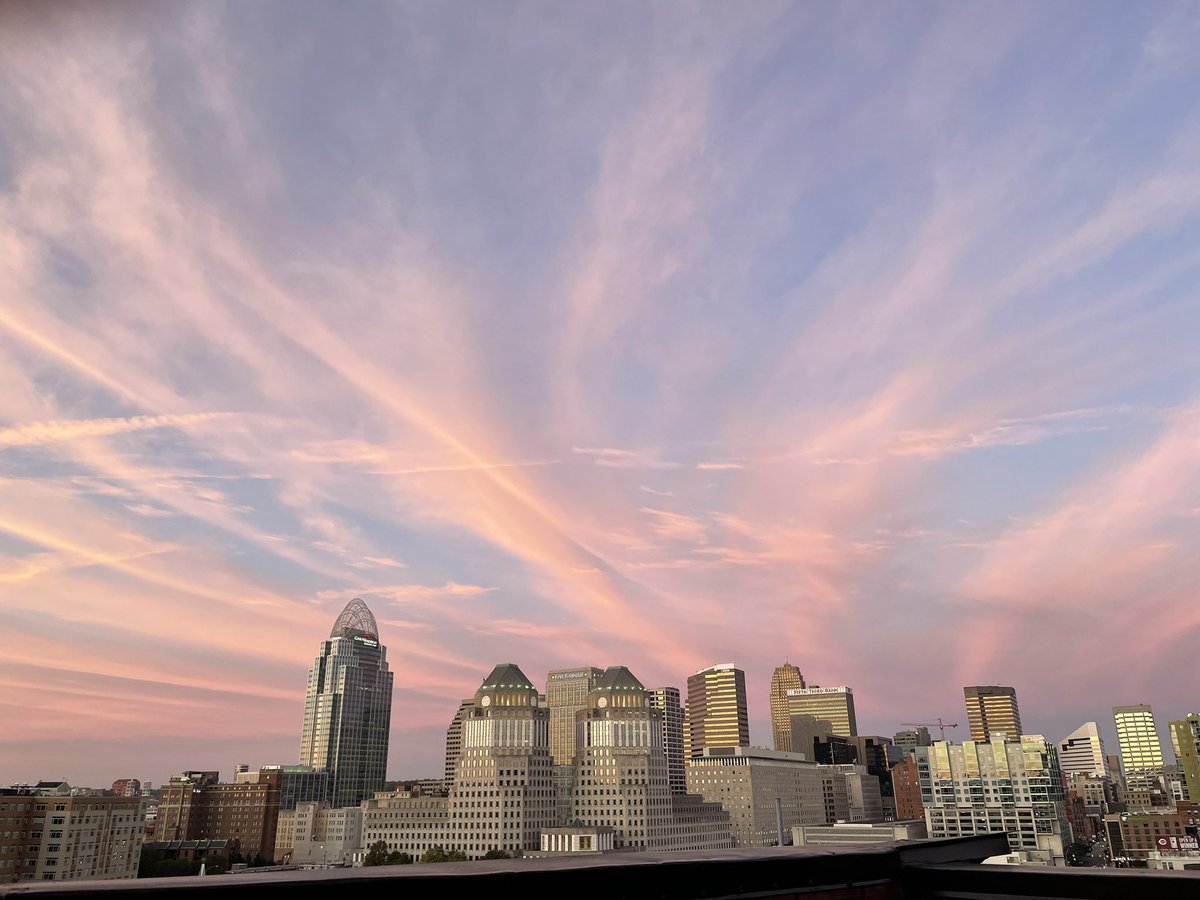 DMC_MediaPR's tweet photo. Good morning 🌞 Cincinnati!
#sunrise #Cincinnati #goodmorning https://t.co/DPIjkcob2G