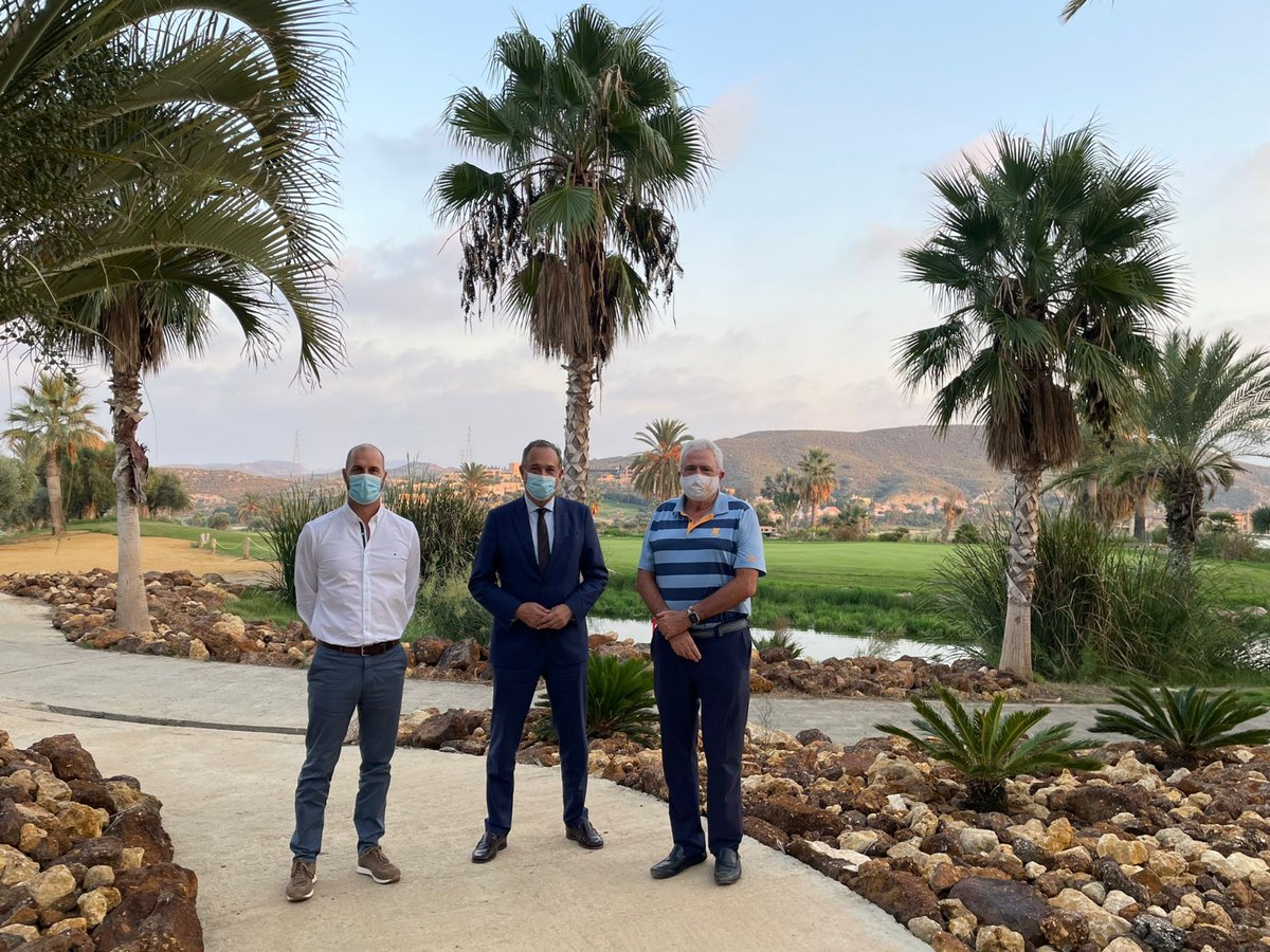 TurismoAND's tweet photo. 🌐 La #digitalización es fundamental para potenciar la competitividad de los destinos andaluces 💪🏻
📌 DT @VICENEGEA ha visitado varios hoteles 🏨 de Mojácar y Vera (#Almería) que se han beneficiado de estas #ayudas de @TurismoAND.
💰 Se trata de las líneas #Pymetic y #Dematic. https://t.co/BBLQeXiAan