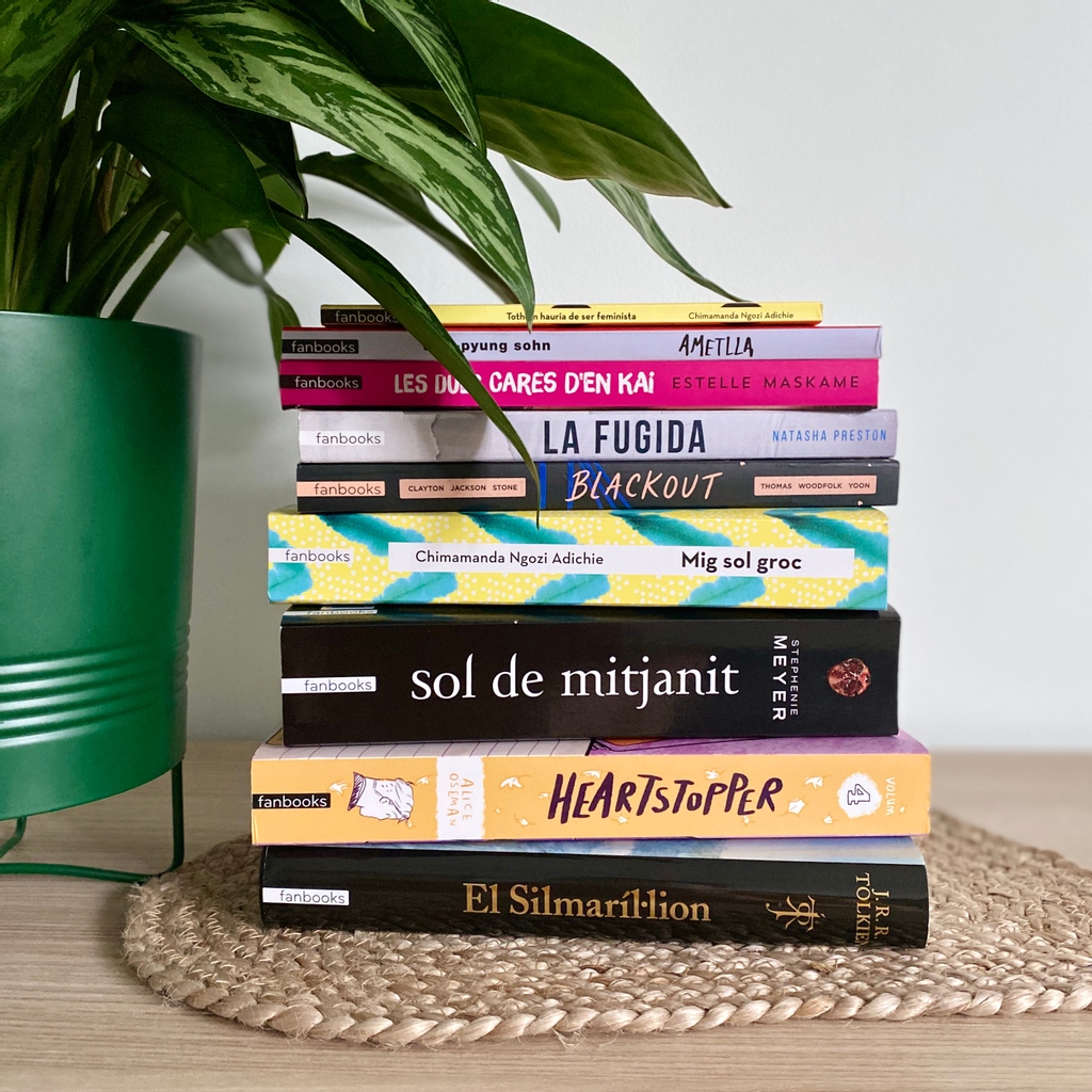 Quants llibres ens haguéssim perdut sense la gran feina dels traductors! 📚⁠ Avui, #Diadelatraducció, volem agraïr-los i reconèixer la seva feina.

👉🏽 Quin és l'últim èxit internacional que has llegit en català?⁠ Coneixes el seu traductor?

#llegimencatalà #momentsfanbooks