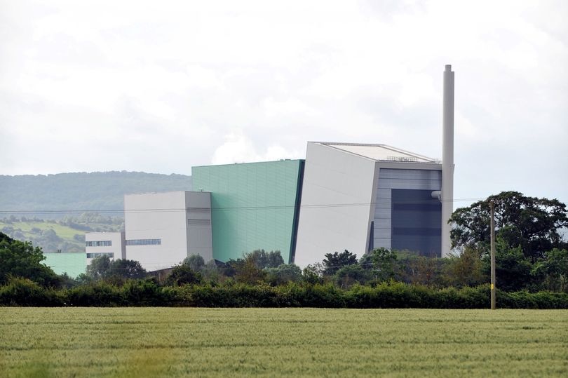 tbw1's tweet image. Legality of £613 million contract for waste incinerator in Gloucestershire which emits nearly 200k tonnes of CO2 per year still in doubt 5 years after signature, according to councillors. gloucestershirelive.co.uk/news/javelin-p…