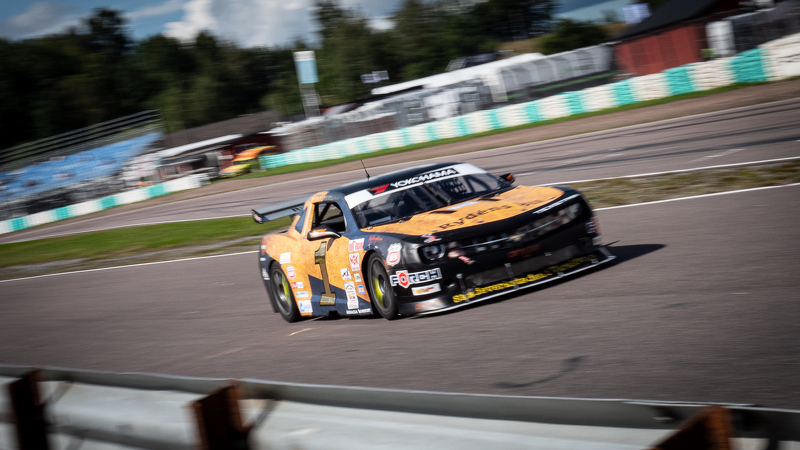V8ThunderCars's tweet photo. I helgen kan Dennis Strandberg säkra sin andra raka V8 Thunder Cars-titel när årets näst sista deltävling av mästerskapet körs på Mantorp Park.

https://t.co/z3aTUHY6rx https://t.co/FBSO6aU1Rs